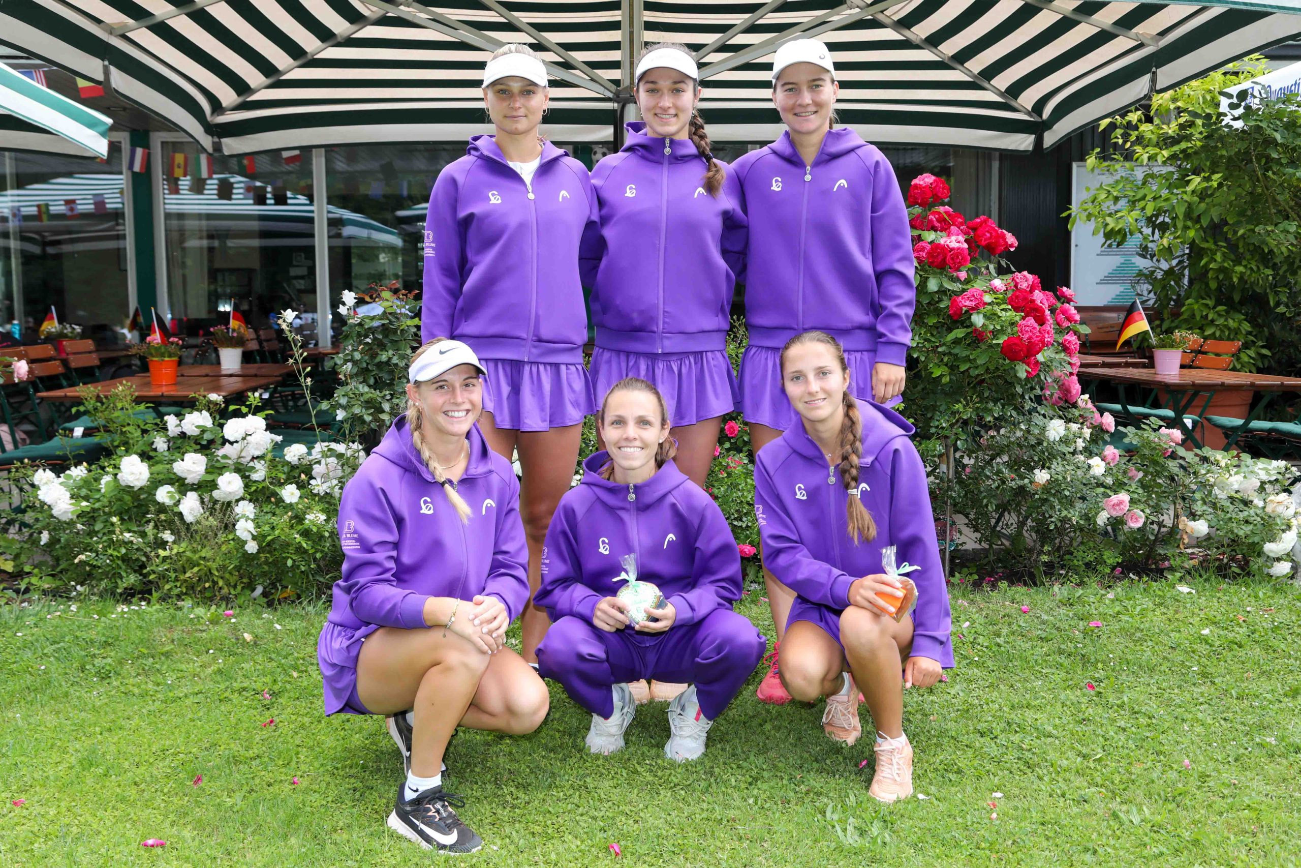 v.l.n.r.: (stehend) Eva-Marie Voracek, Sophia Ksandinov, Ziva Falkner, (vorne) Karina Hofbauer, Jessica Pieri, Rositsa Dencheva
