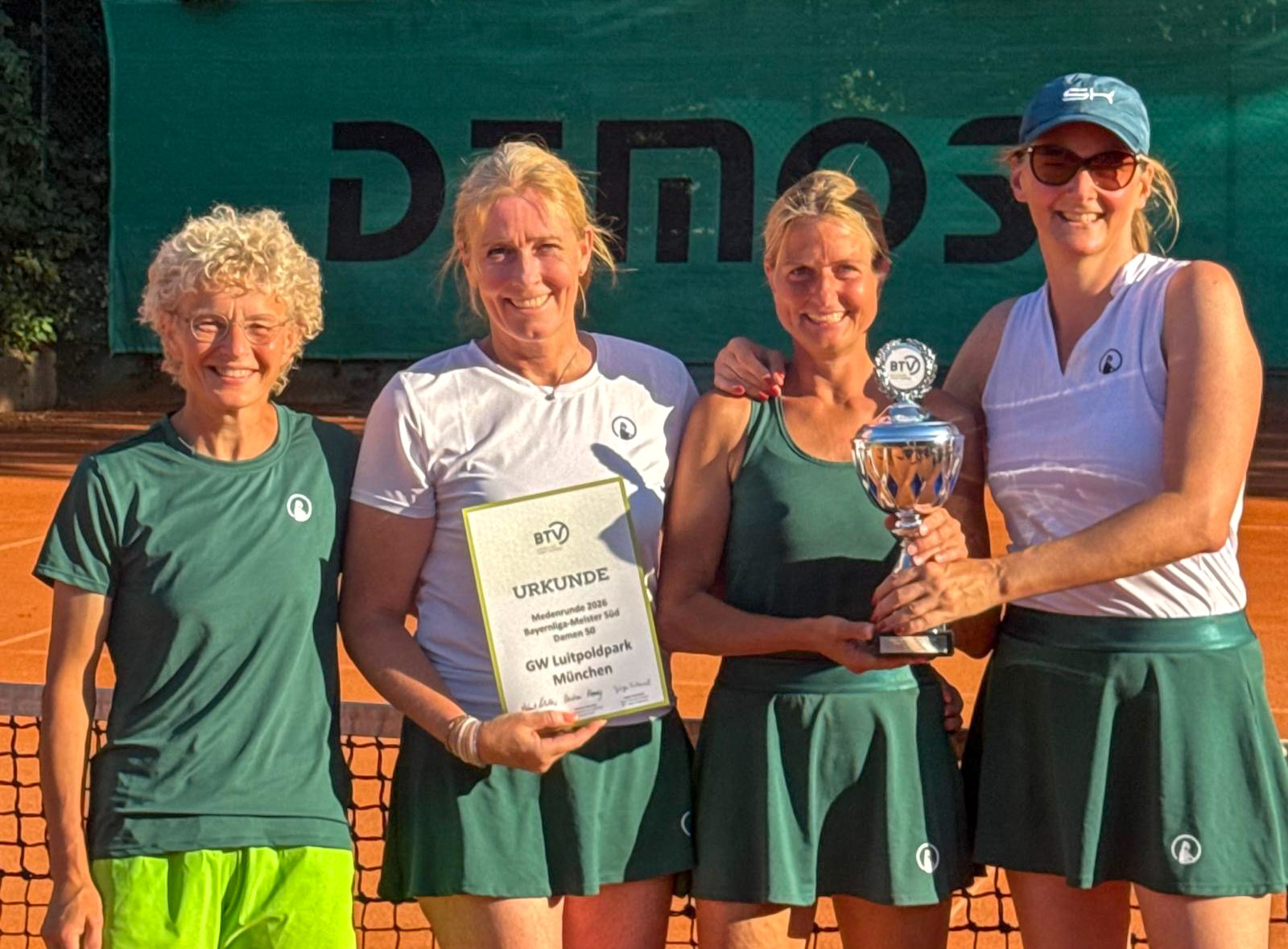 Foto v.l.n.r.: Evi Lang (6:0 / 6:2), Janina Hinderer (6:0 / 6:0), Uli Unseld (6:2 / 6:1) und Luci Spieth (6:3 / 2:6 / 10:5)